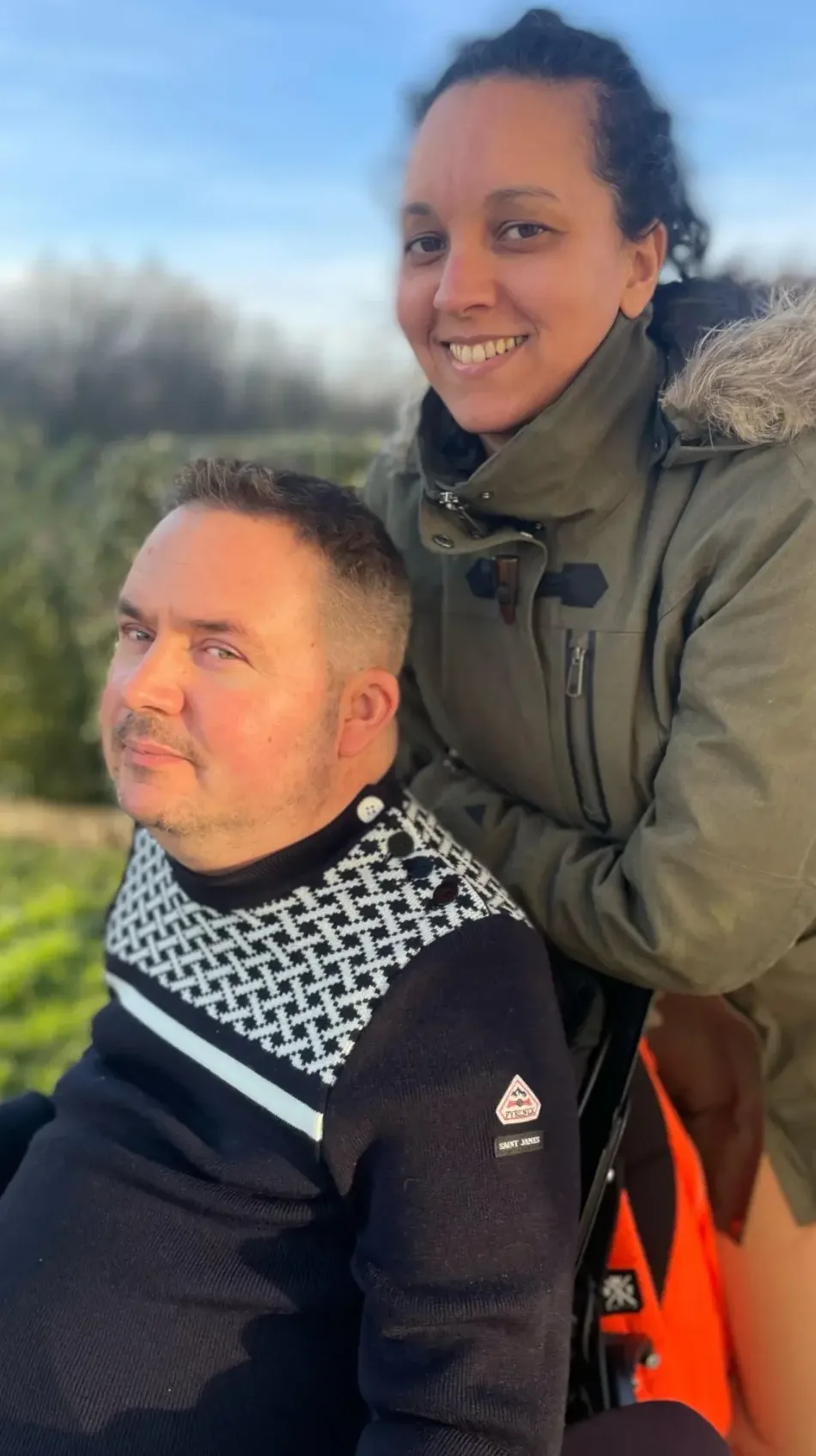 Julien et Naoil, cofondateurs, en extérieur